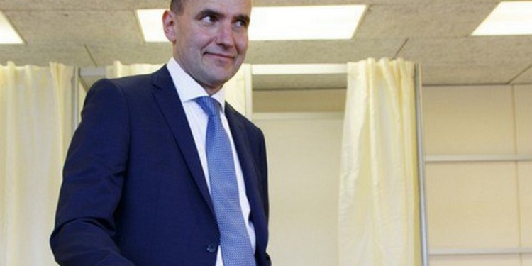 Университетский преподаватель выиграл выборы президента в Исландии