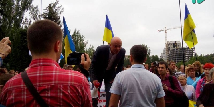 У Николаевского горсовета – столпотворение: николаевские киоскеры вышли на акцию протеста (ОБНОВЛЕНО)