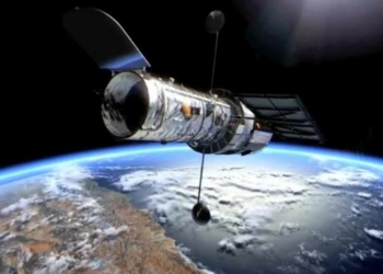 Телескоп Hubble передал снимок активной галактики из созвездия Жирафа