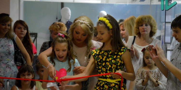 В «Сити-центре» открылась фотовыставка юных моделей благотворительного фонда «Добрым быть бесплатно»