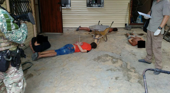 Мордой в песок. В Николаеве полиция и СБУ задержали группу наркоторговцев