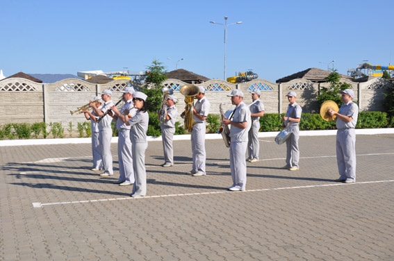К морю с оркестром. Николаевская полиция отправилась в Коблево
