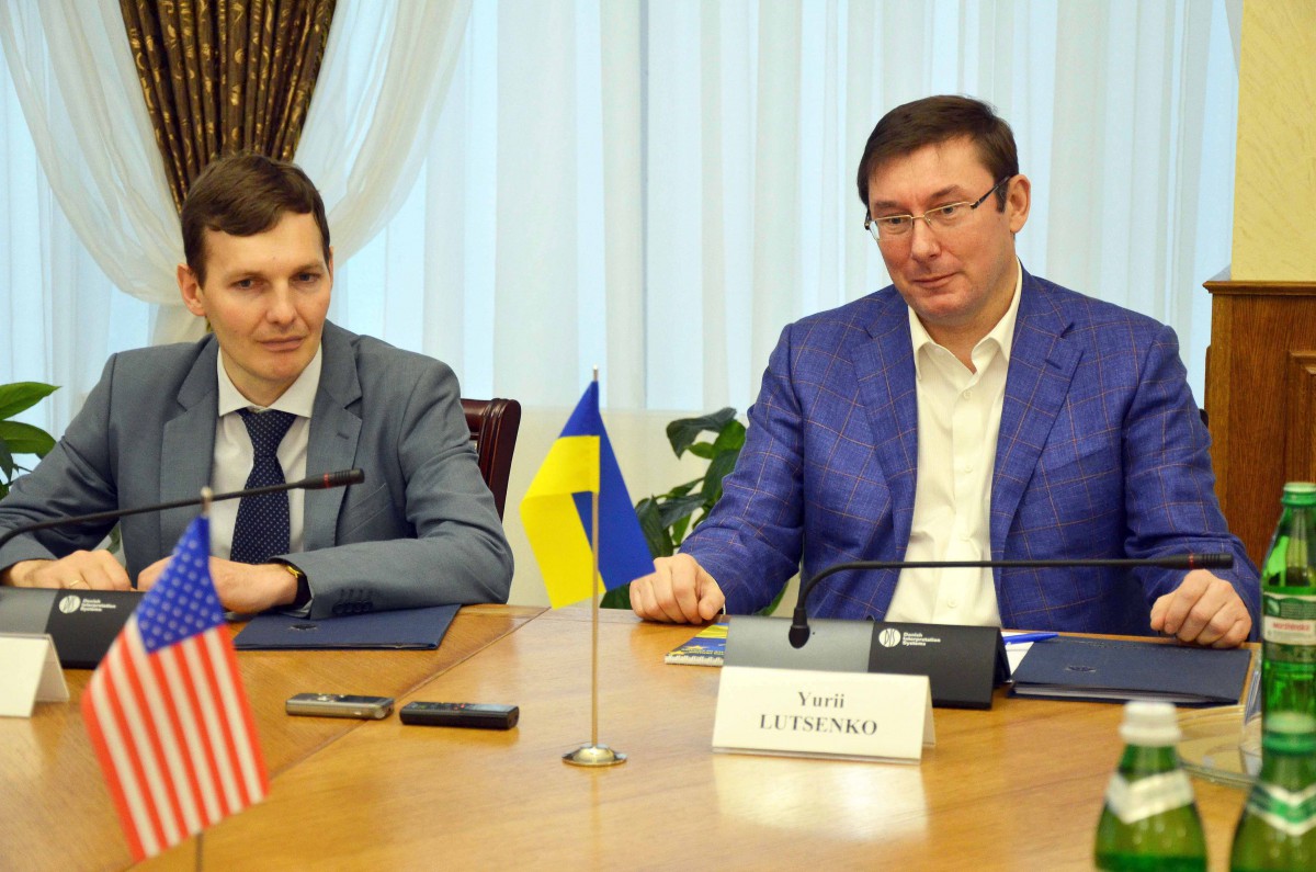 Луценко пообещал США, что доведет дело Януковича до суда