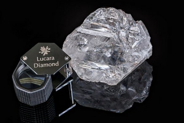 Ученые обнаружили алмаз с включением внеземеного льда 1