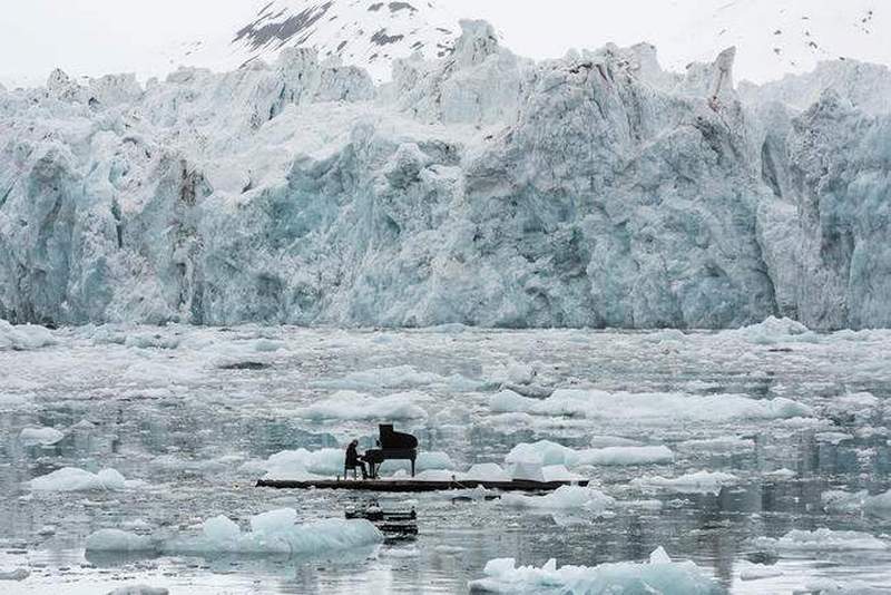 Арктическая элегия: композитор сыграл на рояле в Северном ледовитом океане 1