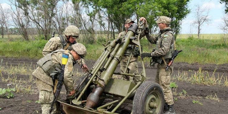 Штаб АТО: 40 обстрелов позиций ВСУ за сутки, за шахту Бутовка идут