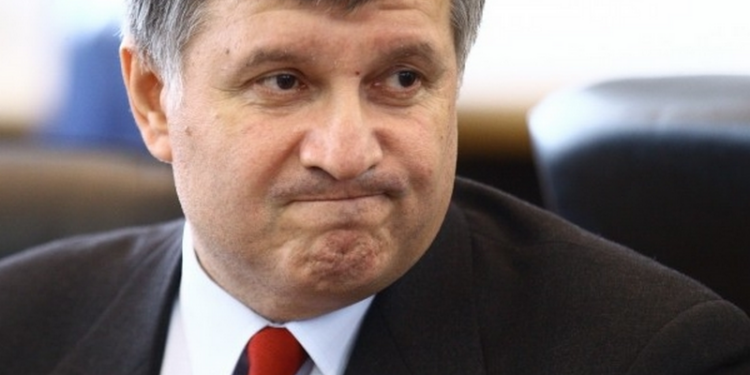 Аваков контролирует финансовые потоки портов и имеет право вето на все решения Кабмина, – Лещенко