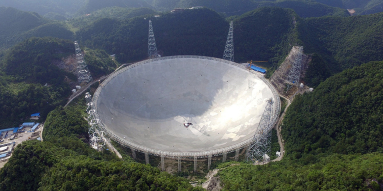 Самый большой радиотелескоп в мире вскоре запустят в Китае