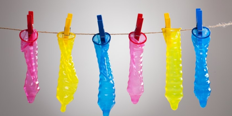 Росздравнадзор запретил в России продажу презервативов Durex