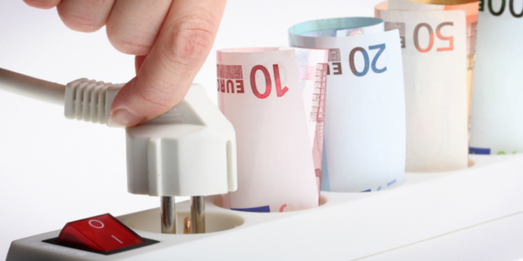 Украинцев настойчиво просят экономить электроэнергию во время жары и припугнули отключениями