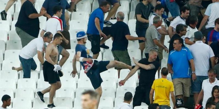 УЕФА проведет расследование беспорядков на матче Англия – Россия