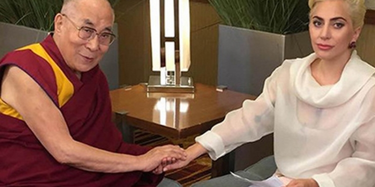 В Китае запретили Леди Гагу – после встречи певицы с Далай-ламой