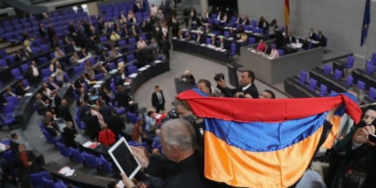 Турция отреагировала на признание бундестагом геноцида армян – отзывает посла из Германии