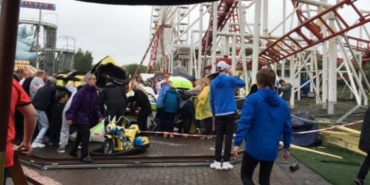 В Шотландии на американских горках  с высоты 20 м рухнули вагонетки