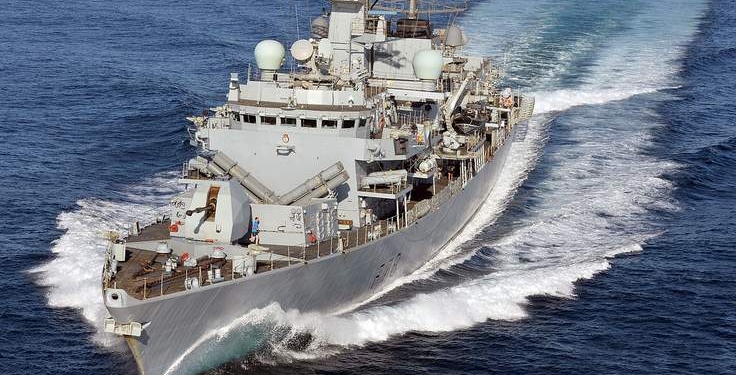 Корабль ВМС Великобритании перехватил российскую подлодку в Северном море