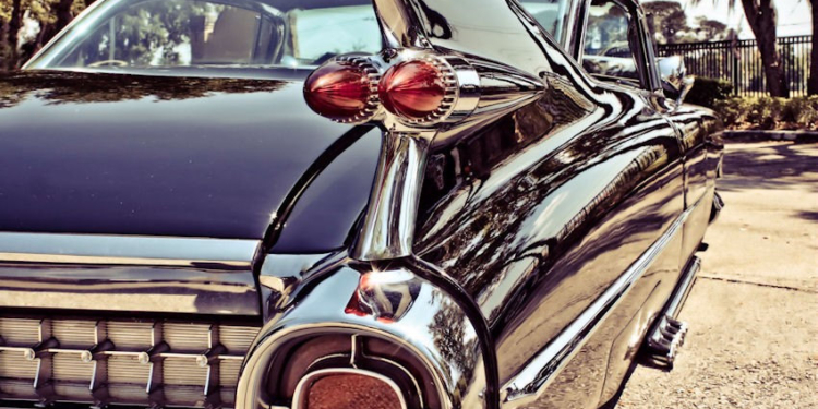 Таможенник просил по $200 за «ускоренный» ввоз антикварных автомобилей