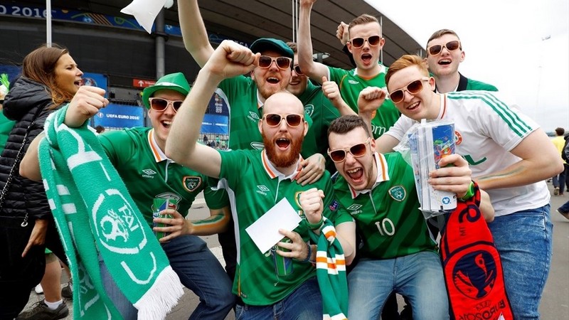 Болельщиков сборной Ирландии наградили медалью за примерное поведение на Евро-2016 1