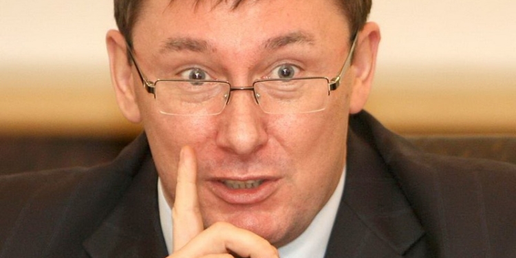 Луценко: Если КС пойдет на отмену закона о люстрации, это станет началом конца этого состава судей