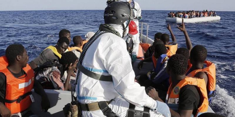 Возле Крита затонуло судно с 700 нелегалами