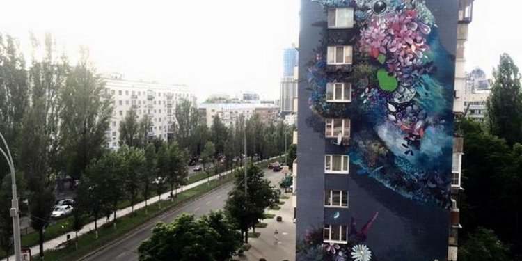 В Киеве американец Ernesto Maranje завершил работу над очередным муралом