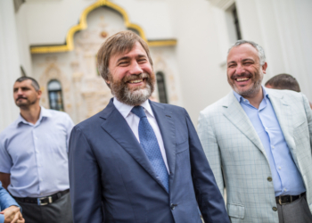 Новинский с бранью и телохранителями напал на митрополита Александра (Драбинко)