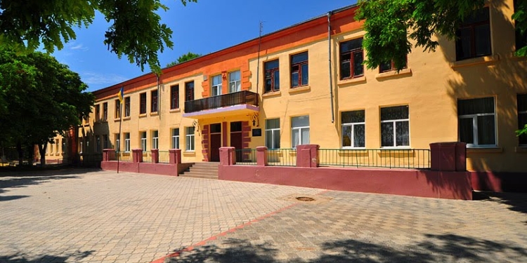 На место директора очаковской школы-интерната четыре кандидата