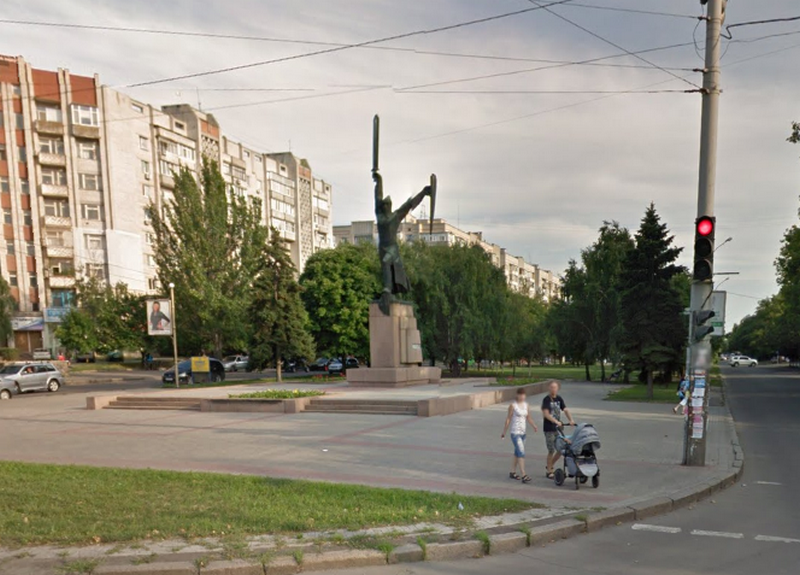 Николаевским депутатам предложили отменить распоряжение Мерикова о сносе памятника погибшим милиционерам на углу Садовой и проспекта Центрального 4
