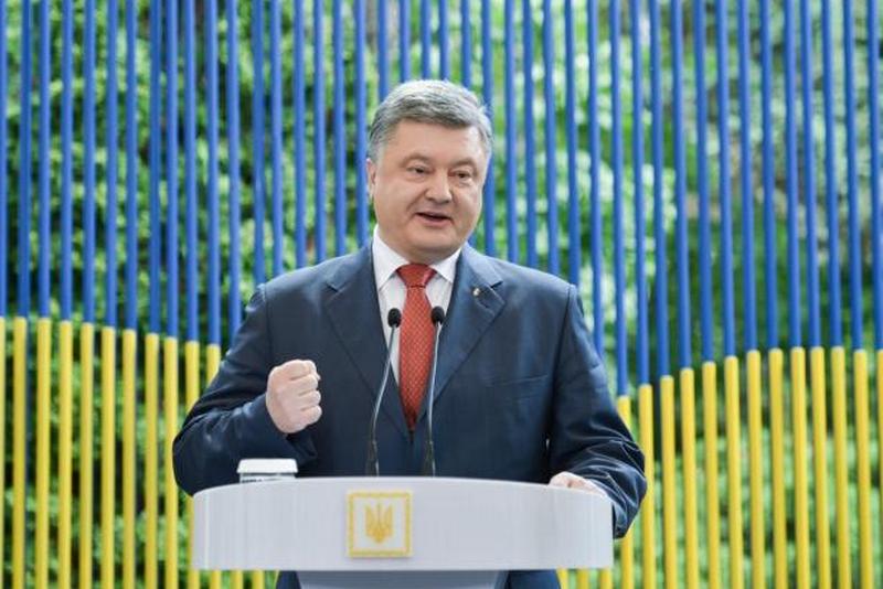 Порошенко выступал в Киеве под выкрики и стычки в толпе 7