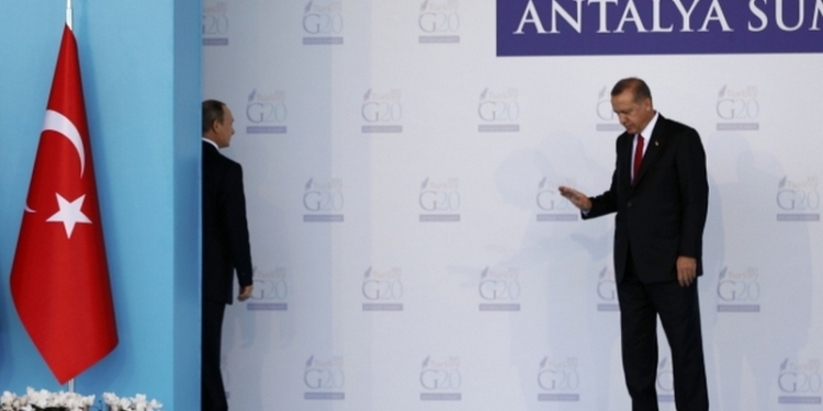 У Эрдогана опровергли извинения за сбитый российский Су-24, а в Кремле анонсировали телефонный разговор Путина и турецкого президента