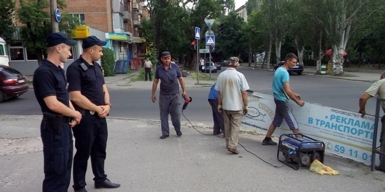 Зачистка Николаева продолжается: в Заводском районе демонтировали еще 35 незаконных рекламных конструкций