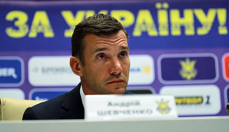 Федерация футбола Украины продлила контракт с главным тренером сборной Украины Андреем Шевченко и его штабом до 2020 года 1