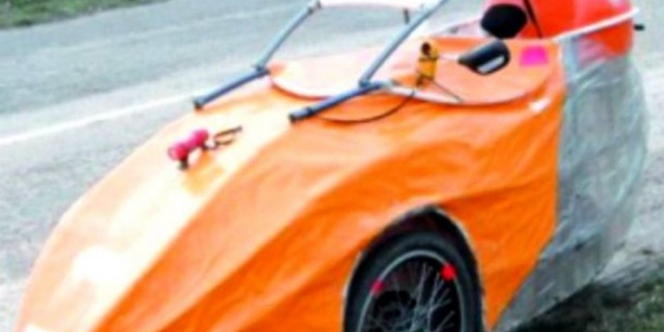 Украинец собрал скотчмобиль: авто без единой металлической детали