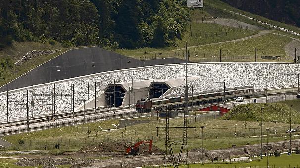 Швейцария открыла самый длинный ж/д тоннель 1