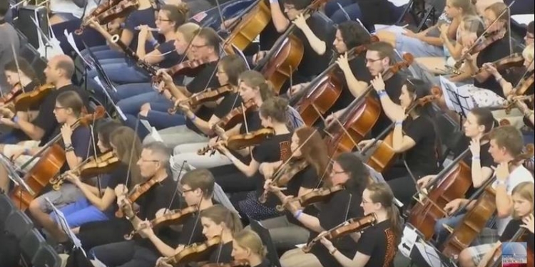 В Германии выступил самый большой в мире оркестр