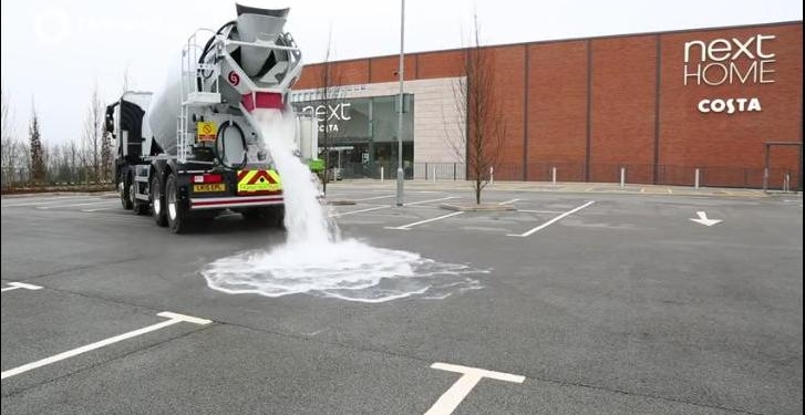 В Англии создали асфальт, который впитывает воду