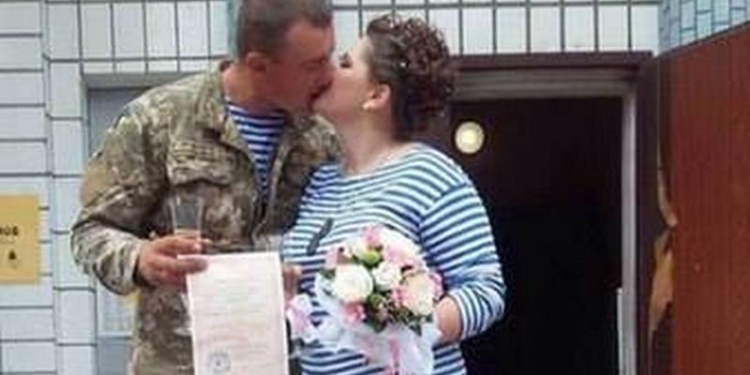 «Феникс» им в помощь, совет да любовь: в Николаеве – «десантная» свадьба