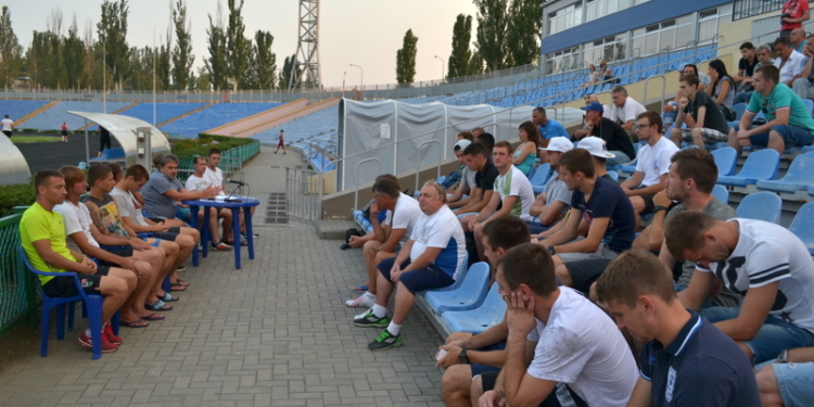 МФК «Николаев» провёл встречу с болельщиками и представил новых футболистов