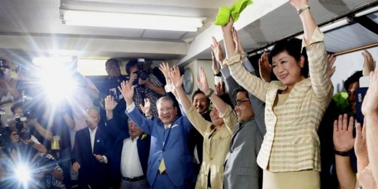 Губернатором Токио впервые в истории избрана женщина