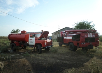 В Новотимофеевке кто-то «пошептал»? Сначала фуры обвалили понтонный мост, теперь горело неиспользуемое здание