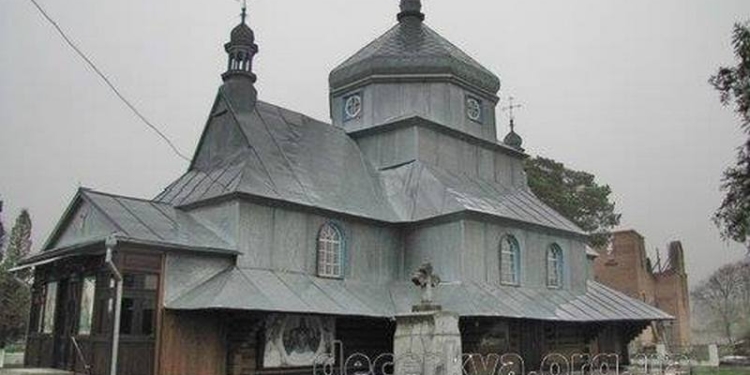 Под Ивано-Франковском буквально за час сгорела 200-летняя деревянная церковь