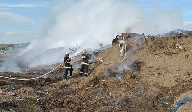 На Николаевщине спасатели более 4-х часов тушили свалку “Николаевкоммунтранса”