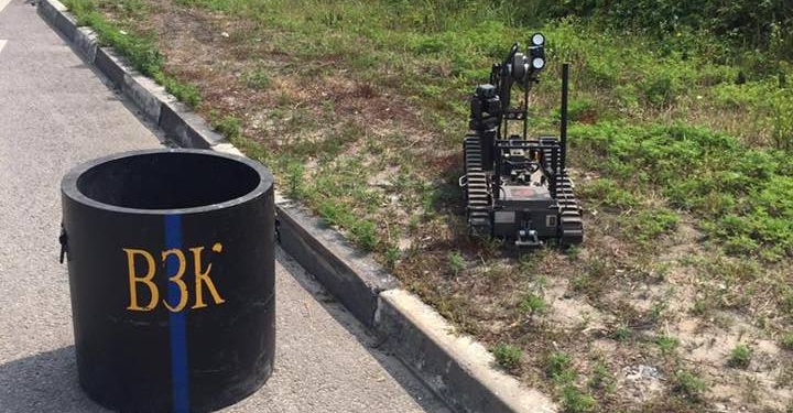 В Киеве по ходу следования Крестного хода обнаружили закладку боевых гранат и дымовых шашек