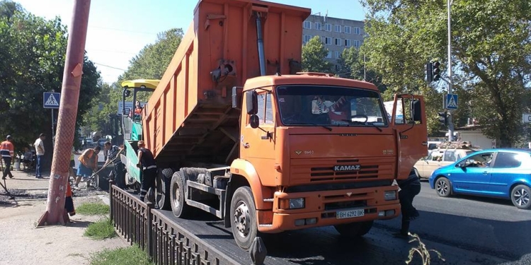 Николаевцы, если не срочно, в Корабельный сейчас лучше не ехать – на дороге пробка