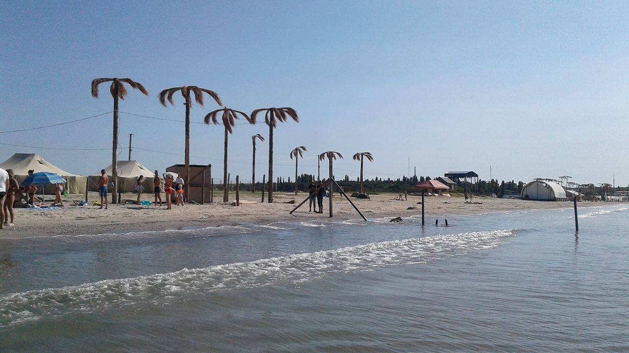 “Дети не спали всю ночь, охрана не дает пройти”. Почему фестиваль «Sea Freedom Fest» превратил Морское “в гетто”