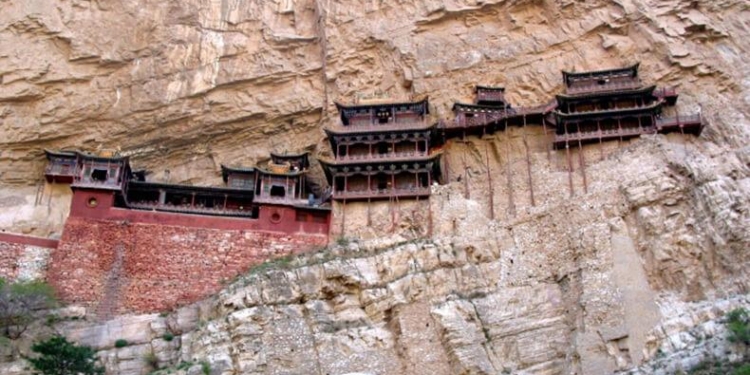 Самые удивительные висячие дома нашей планеты