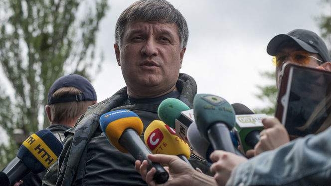 В “янтарную мафию” входят сотрудники СБУ, прокуратуры и Нацполиции. Подробности от Авакова