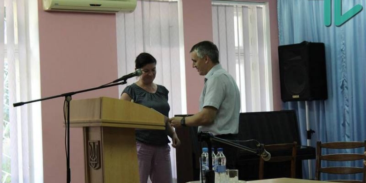 Сенкевич будет заключать с заведующими николаевских детсадов контракты – первые два уже подписаны