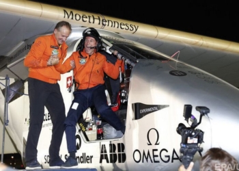 Самолет на солнечных батареях завершил кругосветное путешествие