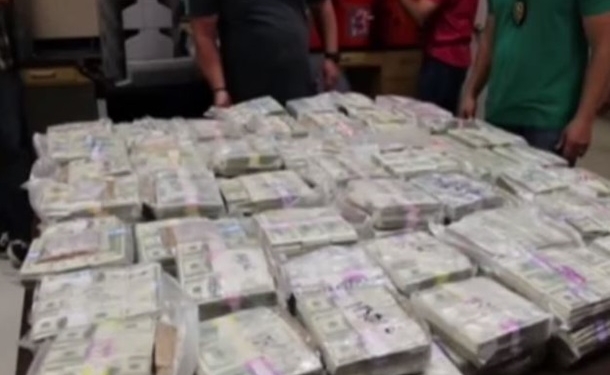 У наркодилеров в США нашли $24 млн в 24 вёдрах