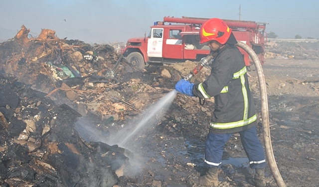 Пожар на свалке возле городского кладбища в Николаеве: открытого горения не наблюдается